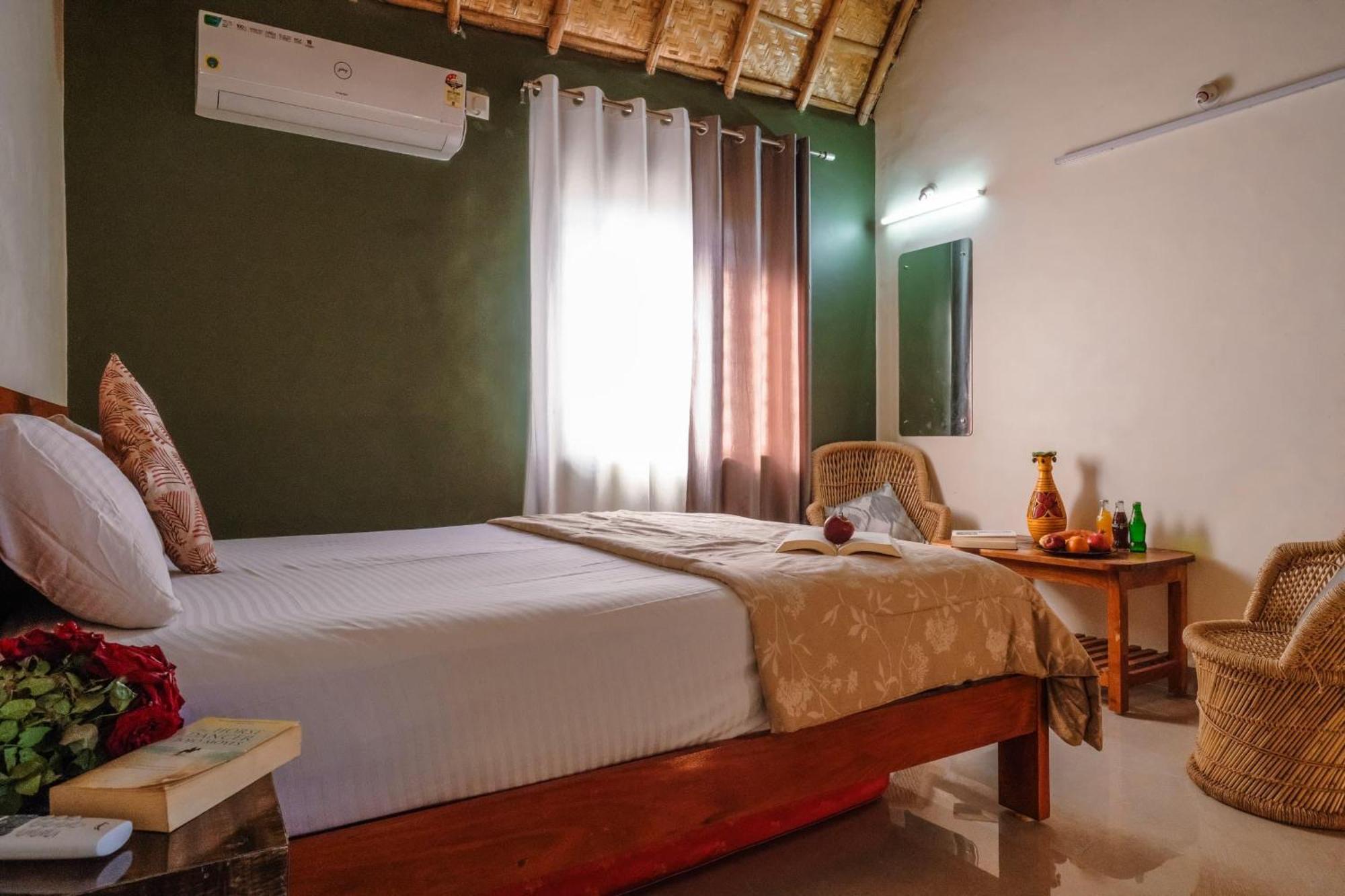 The Hideout Cottage And Restaurant Hampi Exterior foto